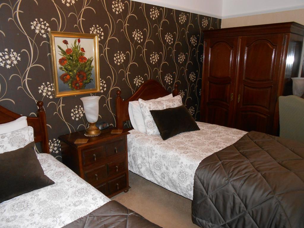 White Lodge Cheltenham Room photo
